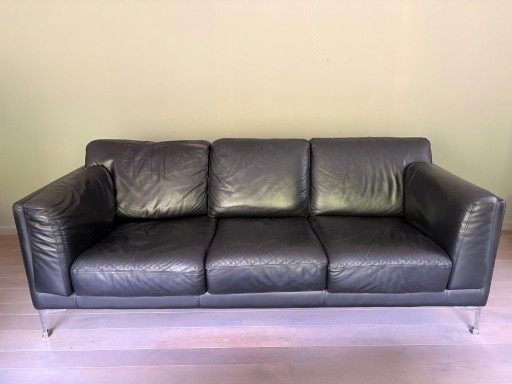 Set di divani postmoderni Nicoletti Salotti in pelle nera con struttura tubolare cromata (anni 2000) – zithoek, Leather