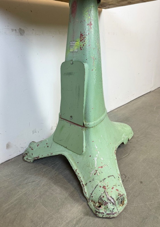 Image 1 of Mesa industrial verde de hierro fundido, década de 1960