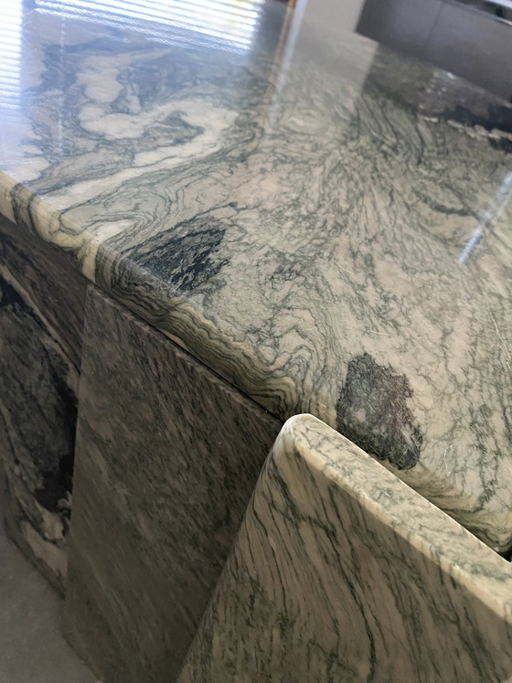 Image 1 of Table basse en marbre, modèle « goutte d’eau », designer Roche Bobois