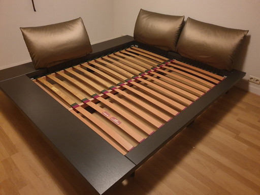 Ligne Roset Peter Maly bed