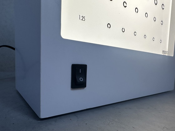 Image 1 of Mobiele leestest (oogartsenpraktijk) - tafellamp