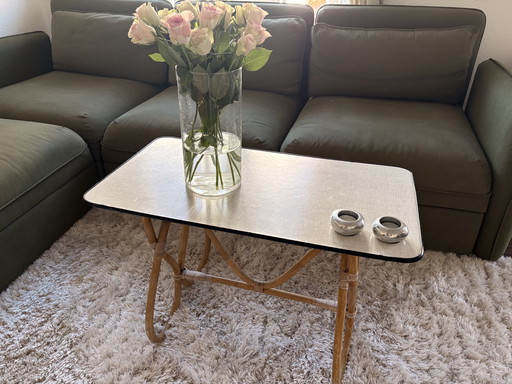 Table de salon en rotin / bijzettafel avec lame en formica