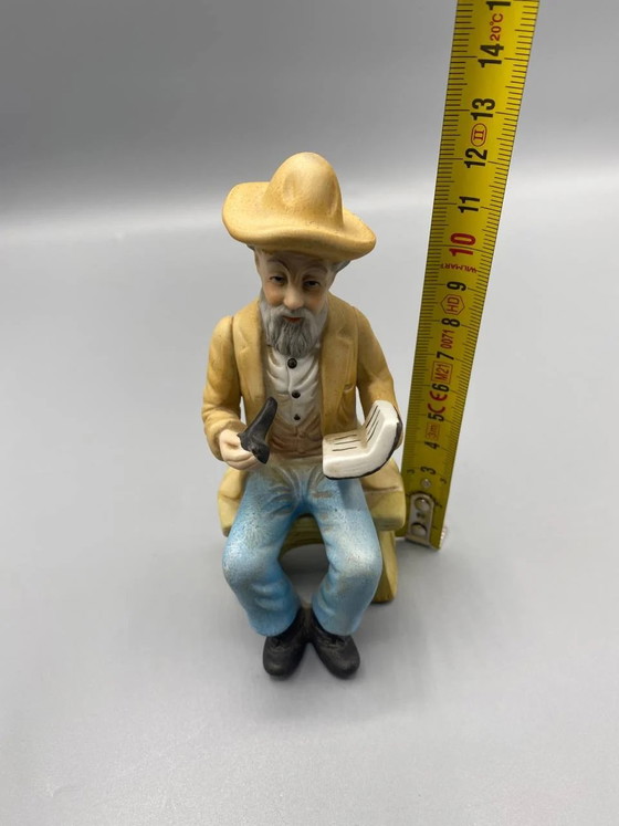 Biscuit figurine, old man sitting reading with pipe, polychrome, country style – Sculpture (photo 5 of 5)