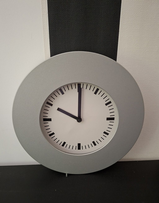 Mikael Warnhammar Voor Ikea Zeldzame Wandklok Klunsa Uit 2001 Met Mat Metalen Metallic Zilveren Rand. – klokken, Plastic