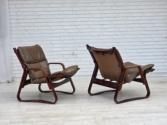 Image 1 of Fauteuil lounge norvégien des années 1970, revêtement en cuir marron.