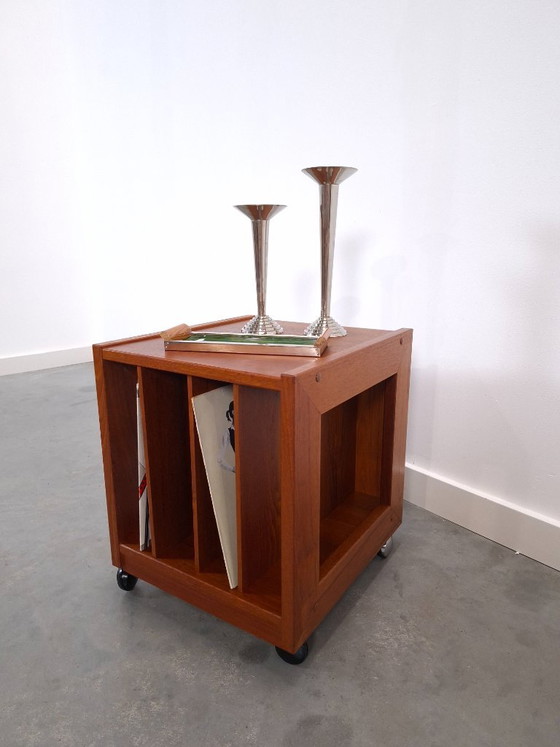 Mobiletto per giradischi in teak su ruote, tavolino, comodino, mobiletto 2 – Credenze, Wood, Plastic (photo 7 of 12)