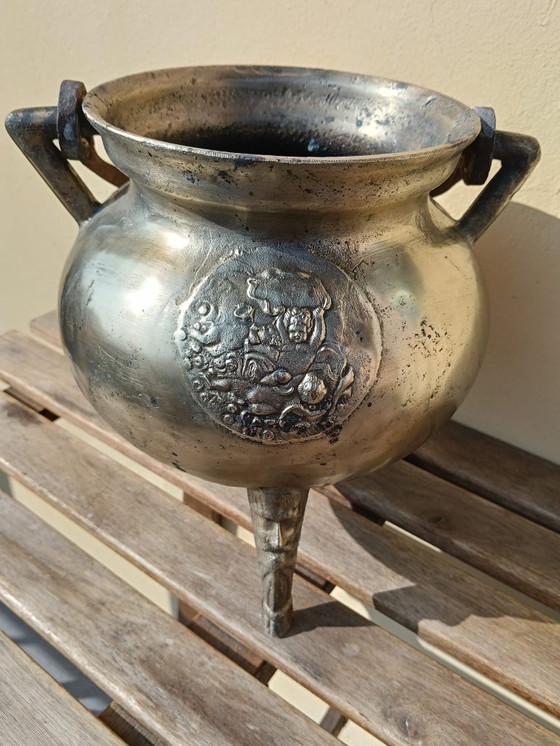 Image 1 of Tripod cauldron in brass, late 19th century Austria