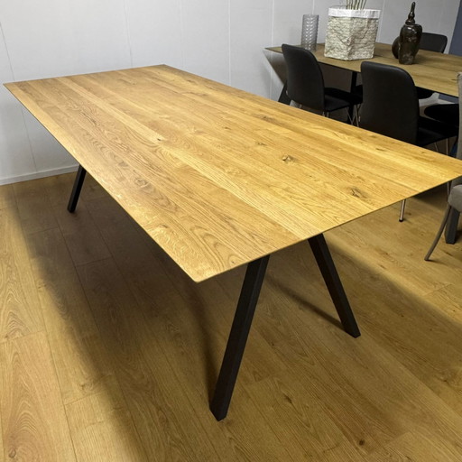 Remo – Bert Plantagie, eettafels