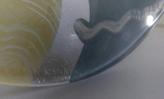 Monica Backstörm 'Tonga' decorative plate Kosta Boda 1998 Sweden – Decorative Objects, Glass (photo 3 of 6)