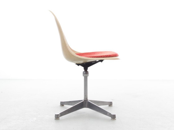 Image 1 of Suite aus 4 drehbaren Space Age-Stühlen. Bezug aus dem Original. Charles Eames - Herman Miller