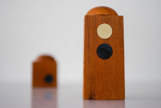 Image 1 of Ensemble de 2 salières et poivrières en teck de style moderniste danois.