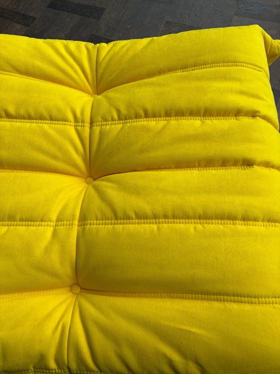 Puf Togo de Ligne roset, Reposapiés y pufs, Textil, Amarillo (foto 2 de 5)