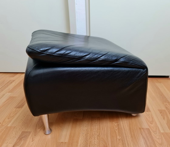 Image 1 of Puf reposapiés otomano Schillig de cuero negro