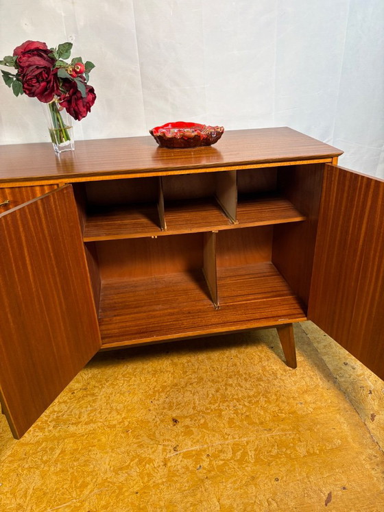Credenza vintage in teak di Remploy | Anni '50-'60 | Design britannico di metà secolo Una superba credenza (photo 4 of 8)