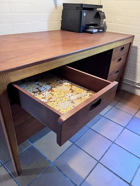 Image 1 of Vintage teakhouten bureau met 6 lades