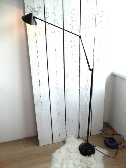 Pola Amstelveen, lampe minimaliste, édition noire.