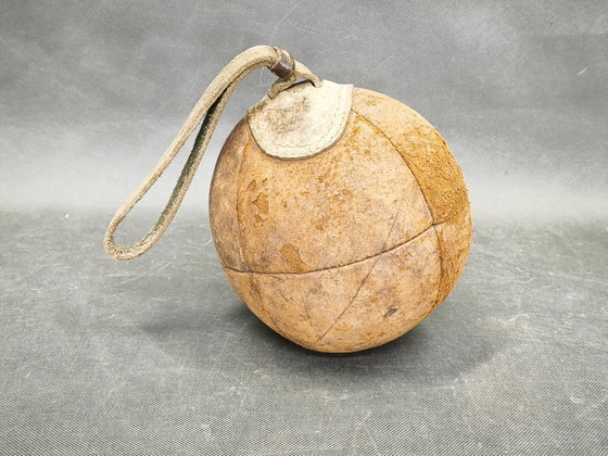 Image 1 of Boxhandschuhe und Boxball aus Leder, Tschechoslowakei, 1940er Jahre