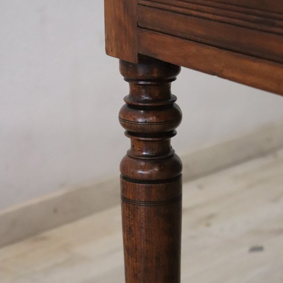 Image 1 of Antiek bureau van walnotenhout, Italië, midden 19e eeuw, gerestaureerd.