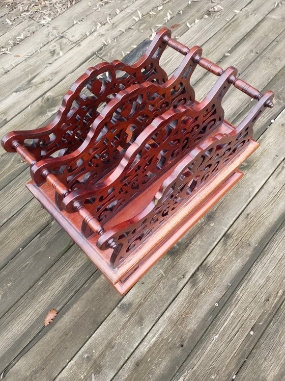 Image 1 of Antiker Zeitschriftenständer aus Holz - PREIS REDUZIERT