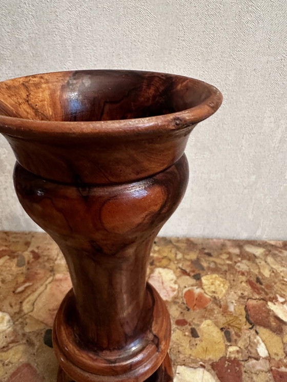 Image 1 of Gedraaide vaas van olijfhout, 23 cm hoog