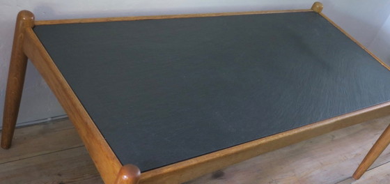 Image 1 of Mesa de centro de pizarra y roble de mediados de siglo XX, diseñada por Eric Merthen, década de 1960.