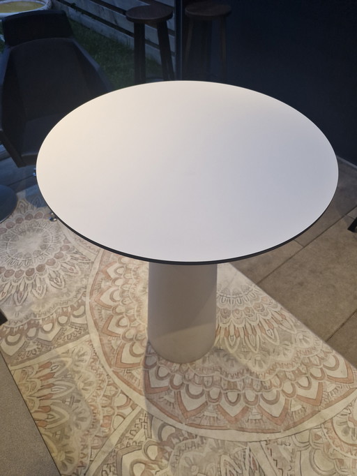 Moooi standing table