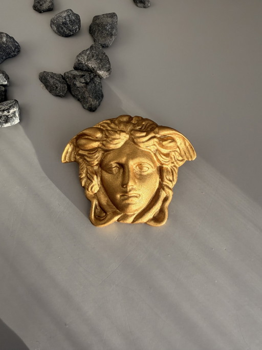 Vintage 90er Gianni Versace Vergoldete Medusa-Kopf-Brosche