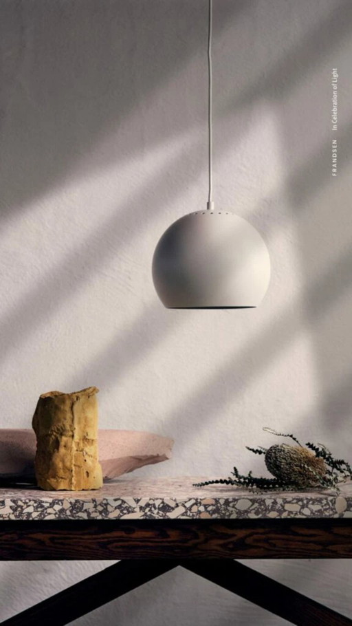 Frandsen Ball Pendant Light Ø25 Matte White