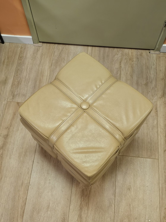 Pouf ottoman vintage avec rangement et repose-pieds, en similicuir beige taupe – Poufs & repose-pieds, Leather (photo 5 of 9)