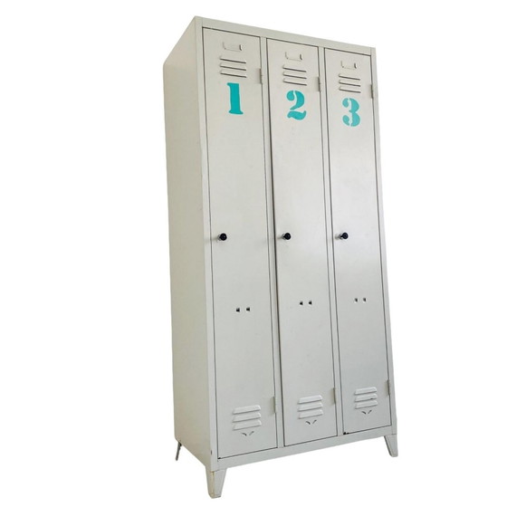 Image 1 of Armoire à casiers vintage gris industriel