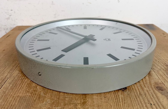 Image 1 of Graue Industriewanduhr von TCW, 1960