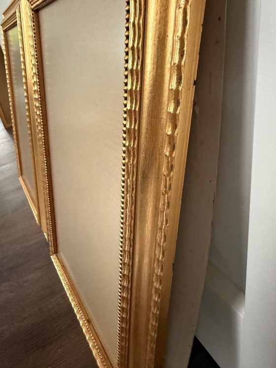 Image 1 of 2 cadres anciens en bois doré orné, de style Louis XVI