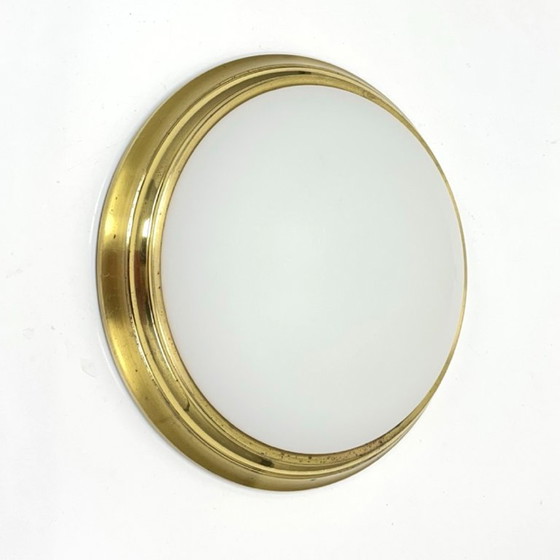 Ronde Glashütte Limburg plafondlamp uit de jaren 70, gemaakt van messing en wit glas. – Plafondlampen, Brass (photo 8 of 9)