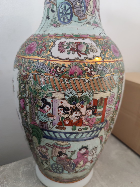 Image 1 of Chinese Republic-era vase (1915–1935) – Guangxu mark – Hzü enamel – Hand-painted Famille Rose – Art Deco