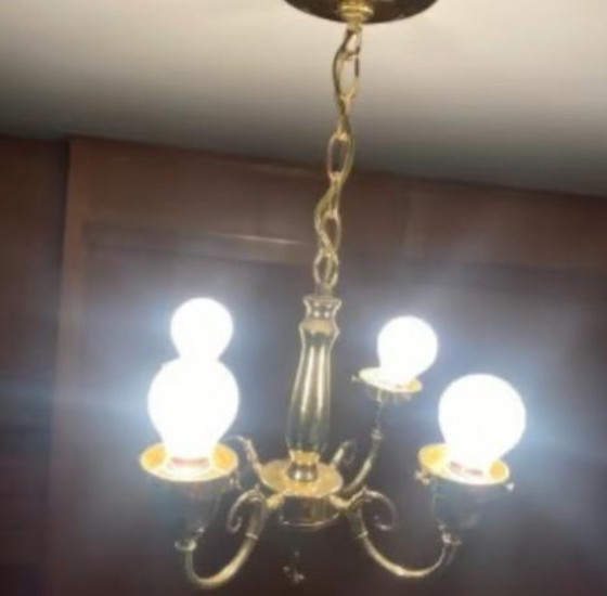 Image 1 of Lámpara de araña Williamsburgh de latón pulido de 4 luces (x2)