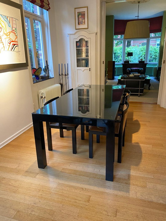 Image 1 of Tavolo da pranzo laccato nero con piano in vetro