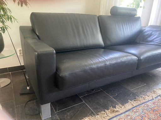 Leolux black leather sofa model Antonia.