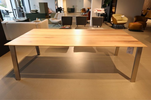 Interstar Icon dining table NM.IE 225100