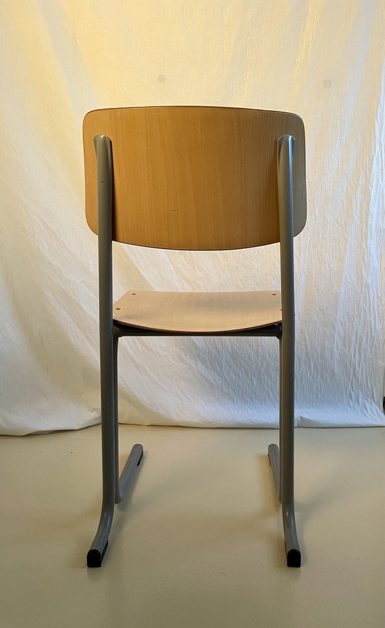 Image 1 of 4 Vintage Ahrend Schoolstoelen - oerdegelijk en stijlvol 