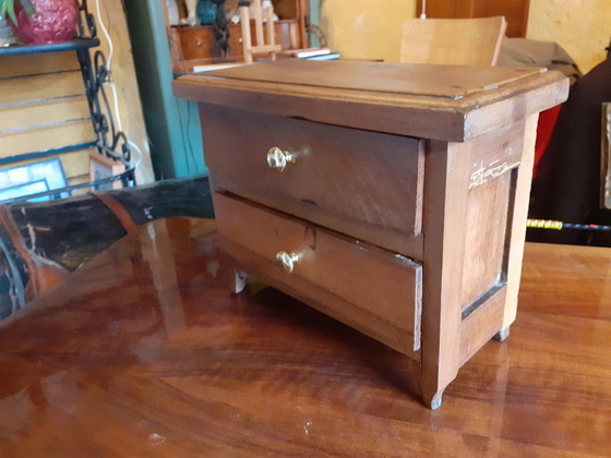 Image 1 of Commode miniature ancienne