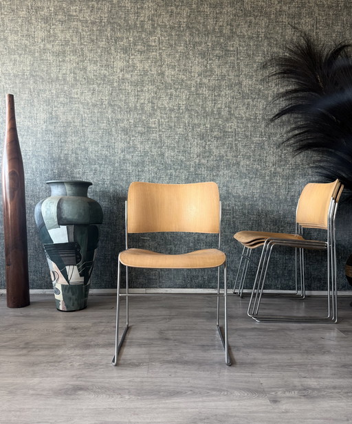 4 chaises HOWE 40/4 de David Rowland
