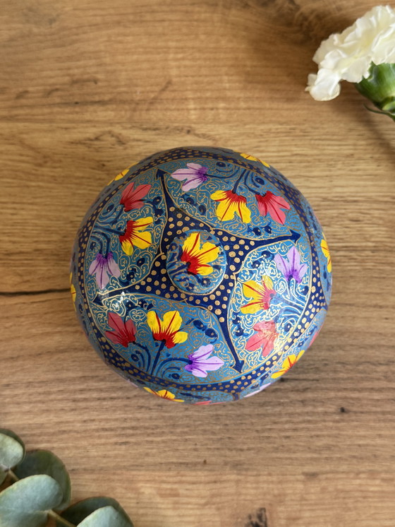 Image 1 of Boîte fait main papier mâché 