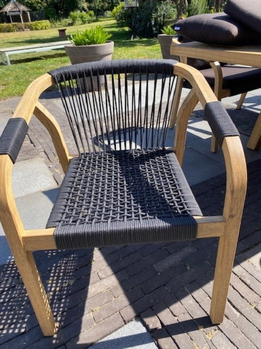 Ensemble de table et chaises de jardin