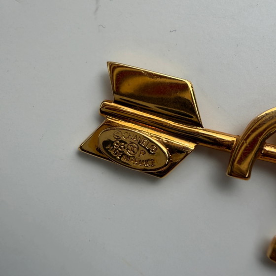 Chanel vintage bow and arrow brooch – Decorative Objects (photo 4 of 7)