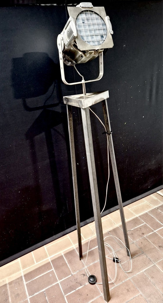 Image 1 of Lampadaire sur mesure avec projecteur de théâtre vintage