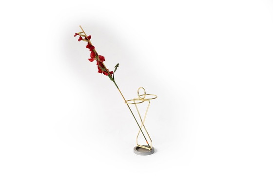 Image 1 of Paragüero de mediados de siglo fabricado con alambre de latón.