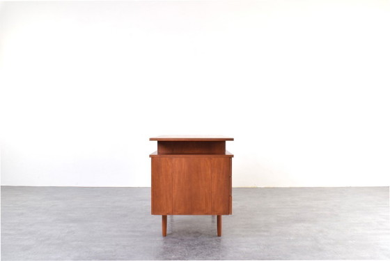 Escritorio de teca de mediados de siglo, década de 1960. – Wood (photo 5 of 18)
