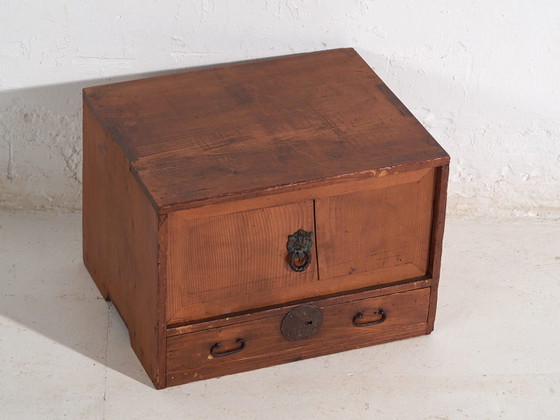 Antique Japanese cedar kodansu with compartments and bottom drawer, Early Taishō-Showa (c. ) #24 (photo 14 of 40)