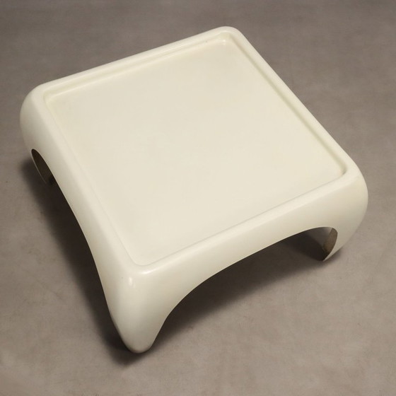 Image 1 of Dos mesas de centro de estilo futurista de los años 60 y 70.