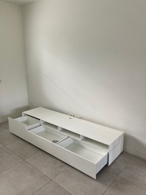InMotion tvkast mit Mattengestaltung